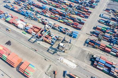 木制戶外設施材料采納中國天津環球貨運配送